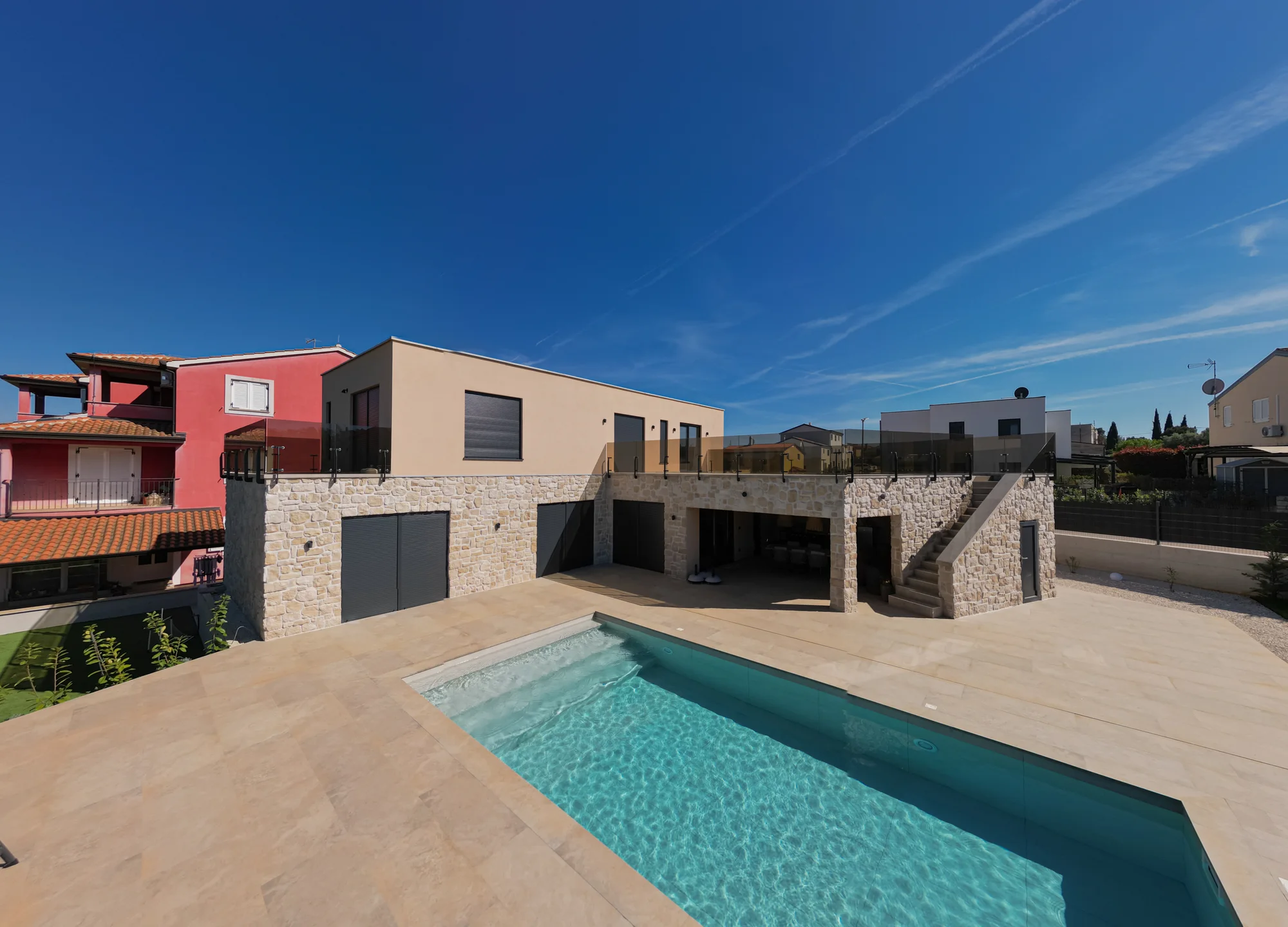 Partas – Projekt Designhaus mit Pool